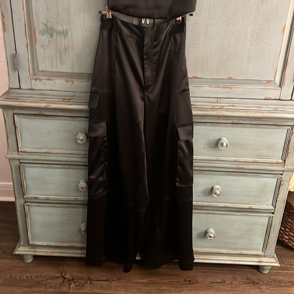 House of Harlow stretch satin crop top & cargo set. Size S. Perfect condition - Picture 3 of 8